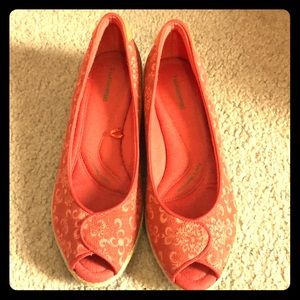 Coal colored Grasshopper wedges